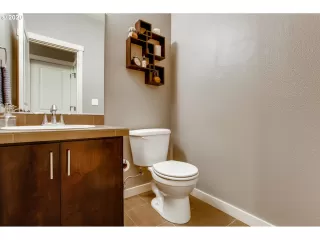 Photo #4: 20020320 Listing