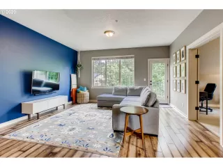 Photo #5: 20020320 Listing