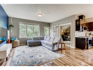 Photo #6: 20020320 Listing