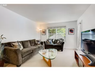 Photo #5: 20020935 Listing 