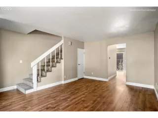 Photo #5: 20021208 Listing 