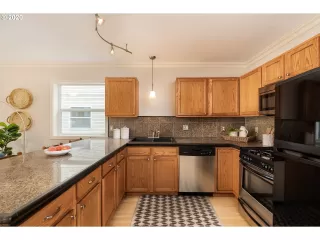 Photo #6: 20021228 Listing