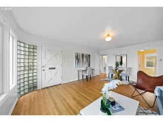 Photo #2: 20022443 Listing