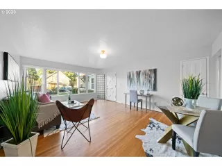 Photo #5: 20022443 Listing