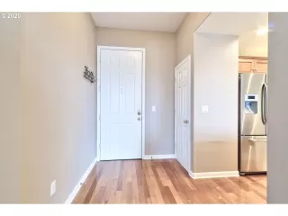 Photo #5: 20022692 Listing