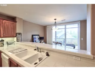 Photo #6: 20022692 Listing