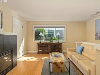 Photo #5: 20023797 Listing