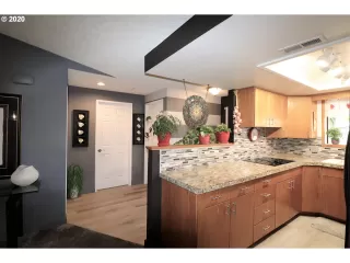 Photo #2: 20024086 Listing