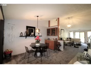 Photo #4: 20024086 Listing