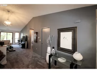 Photo #6: 20024086 Listing