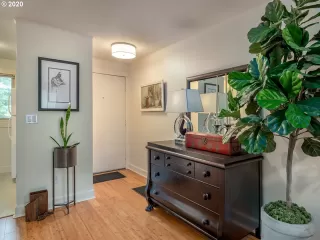 Photo #1: 20024856 Listing 