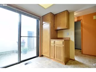 Photo #3: 20025028 Listing