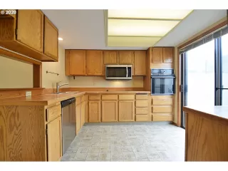 Photo #4: 20025028 Listing