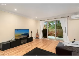 Photo #4: 20025361 Listing