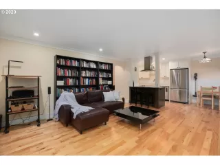 Photo #5: 20025361 Listing