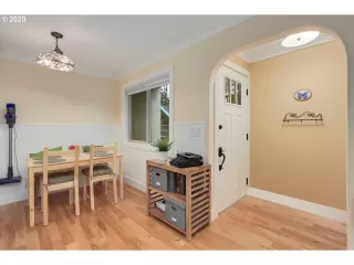 Photo #6: 20025361 Listing