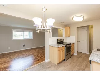 Photo #5: 20027011 Listing