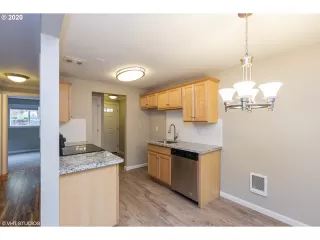 Photo #6: 20027011 Listing