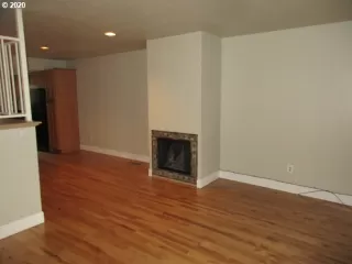 Photo #6: 20028603 Listing