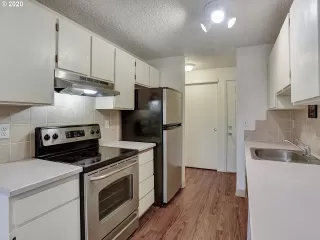 Photo #4: 20028888 Listing