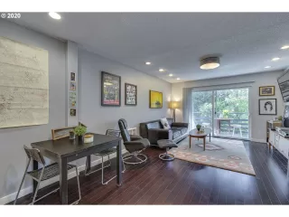 Photo #6: 20029194 Listing