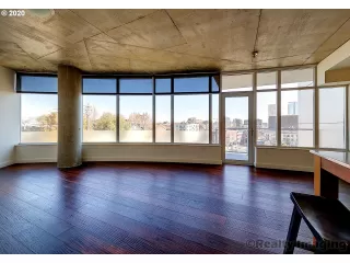 Photo #2: 20029217 Listing