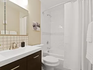 Photo #6: 20029889 Listing