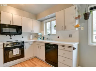 Photo #5: 20031469 Listing