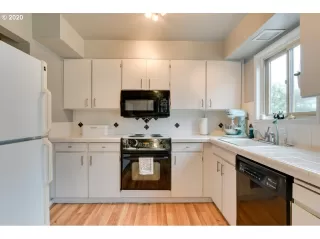 Photo #6: 20031469 Listing