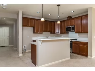 Photo #6: 20031827 Listing