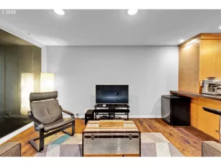 Photo #2: 20032619 Listing