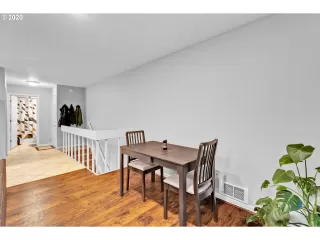 Photo #6: 20032619 Listing