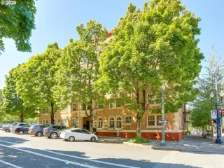 Photo #1: 20032674 Listing