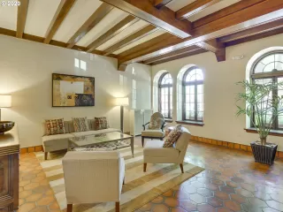 Photo #5: 20032674 Listing