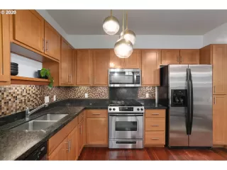 Photo #2: 20033405 Listing