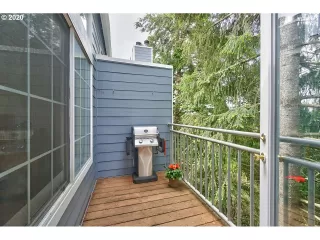 Photo #6: 20033445 Listing