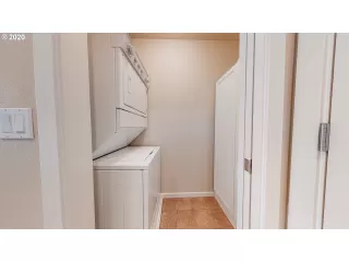 Photo #5: 20033945 Listing 