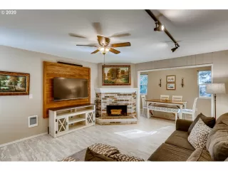 Photo #4: 20034061 Listing