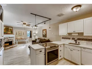 Photo #6: 20034061 Listing