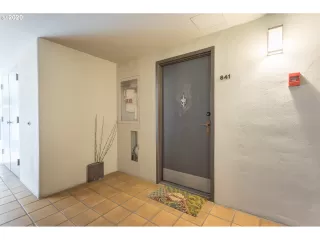 Photo #4: 20034509 Listing