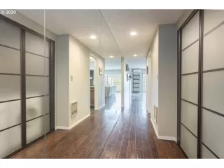 Photo #5: 20034509 Listing