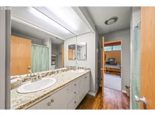 Photo #2: 20034605 Listing 