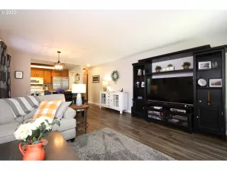 Photo #4: 20035648 Listing