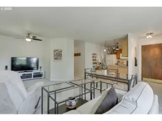 Photo #2: 20036734 Listing