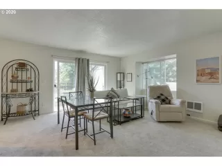 Photo #5: 20036734 Listing