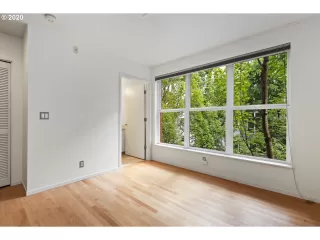 Photo #6: 20036999 Listing