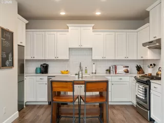 Photo #6: 20037783 Listing