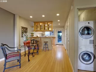 Photo #1: 20039229 Listing