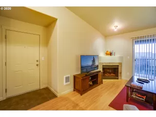 Photo #3: 20041284 Listing 