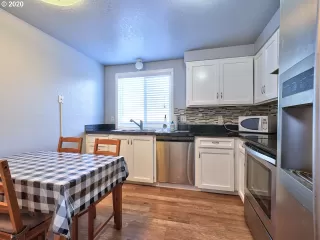 Photo #3: 20041396 Listing